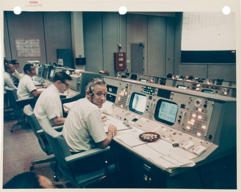 Illustration for article titled Classic Mission Control Photos Show Space Heroes On The Ground
